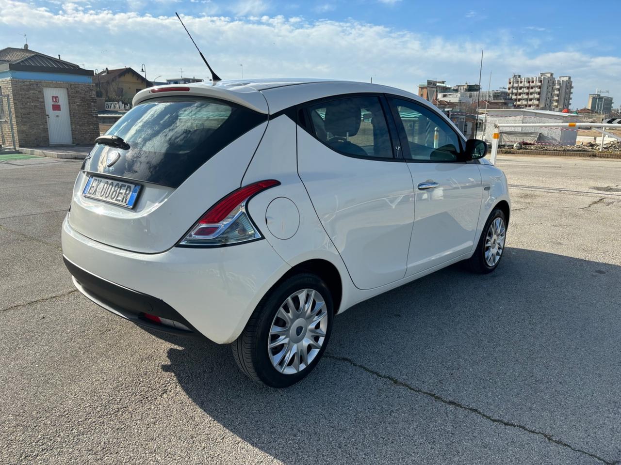 Lancia Ypsilon 1.3 MJT 16V 95 CV 5 porte S&S Silver