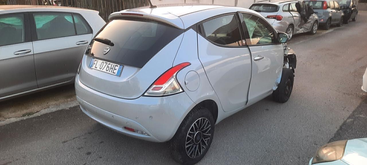 Lancia Ypsilon 0.9 TwinAir 85 CV 5 porte Metano Ecochic Mya
