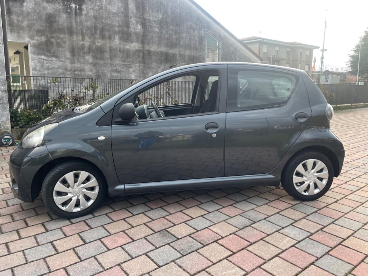 Toyota Aygo 1.0 12V VVT-i 5 porte Lounge Connect