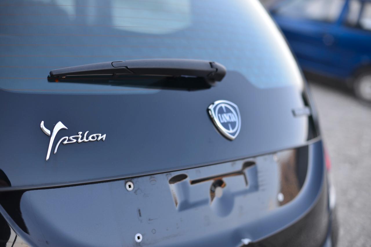 Lancia Ypsilon 1.0 FireFly 5 porte S&S Hybrid Silver