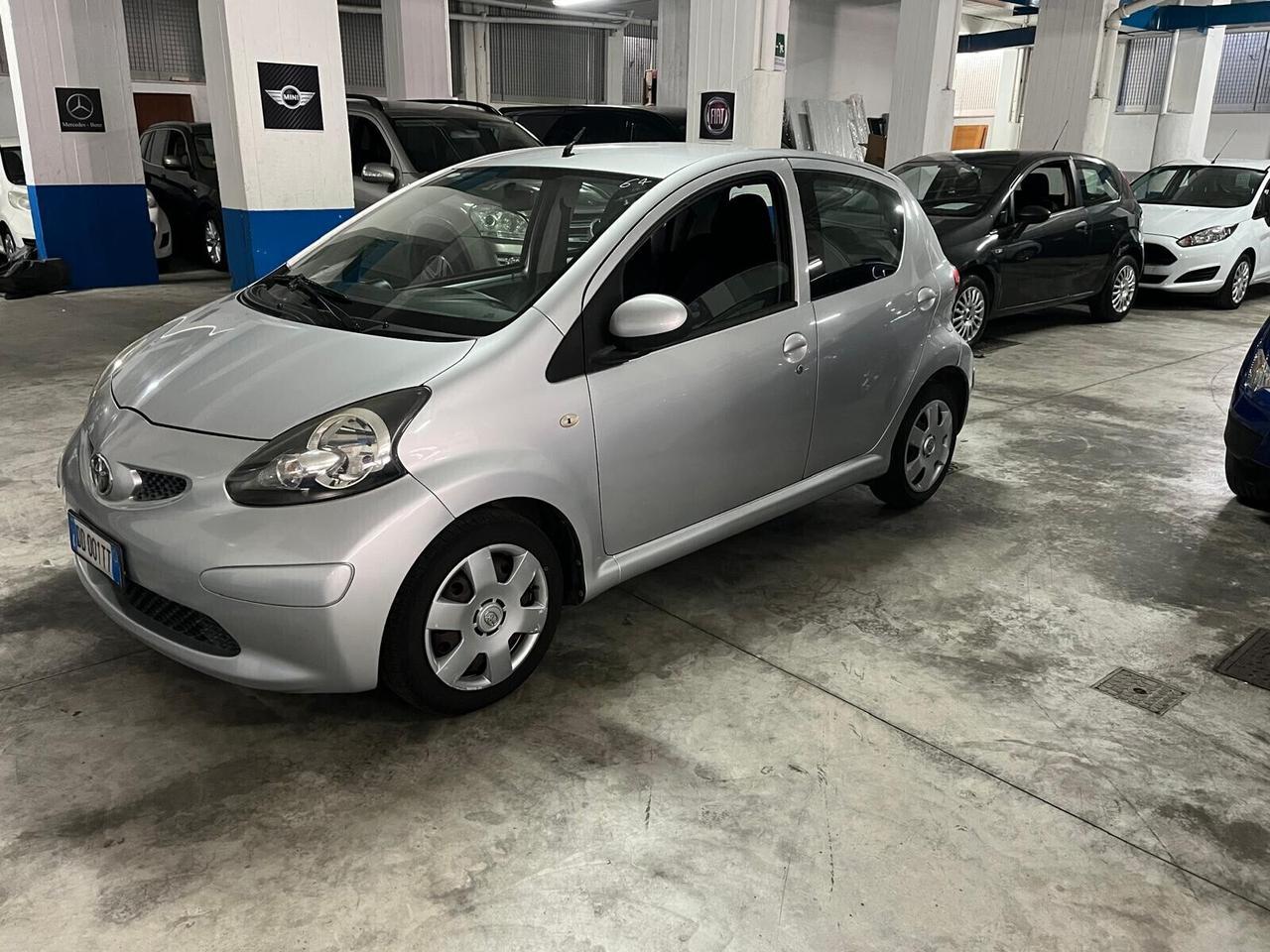 Toyota Aygo 1.0 12V VVT-i 5 porte Sol