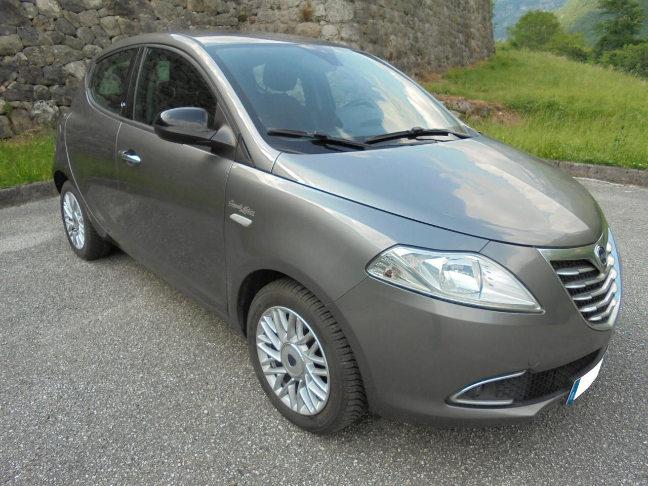 Lancia Ypsilon 1.2 GOLD 5P UNIPROPRIETARIO- NEOPATENTATI-