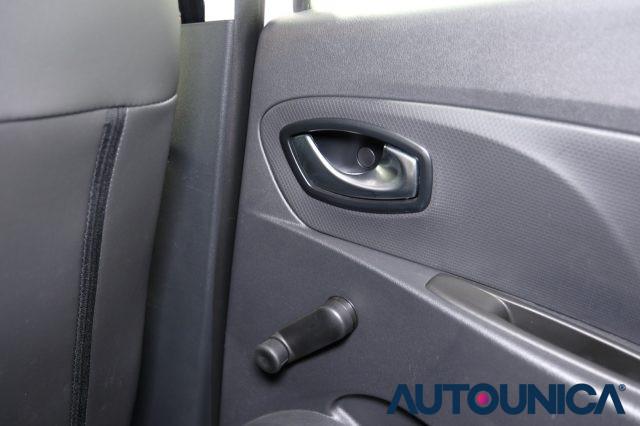 RENAULT Clio 1.2 75 CV 5 PORTE LIFE NEOPATENTATI