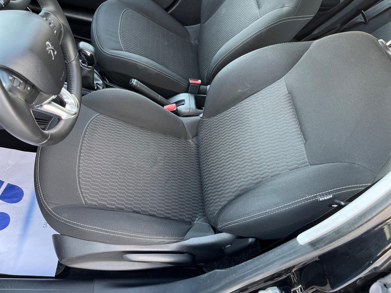 Peugeot 208 PureTech 82 5p. GPL Allure