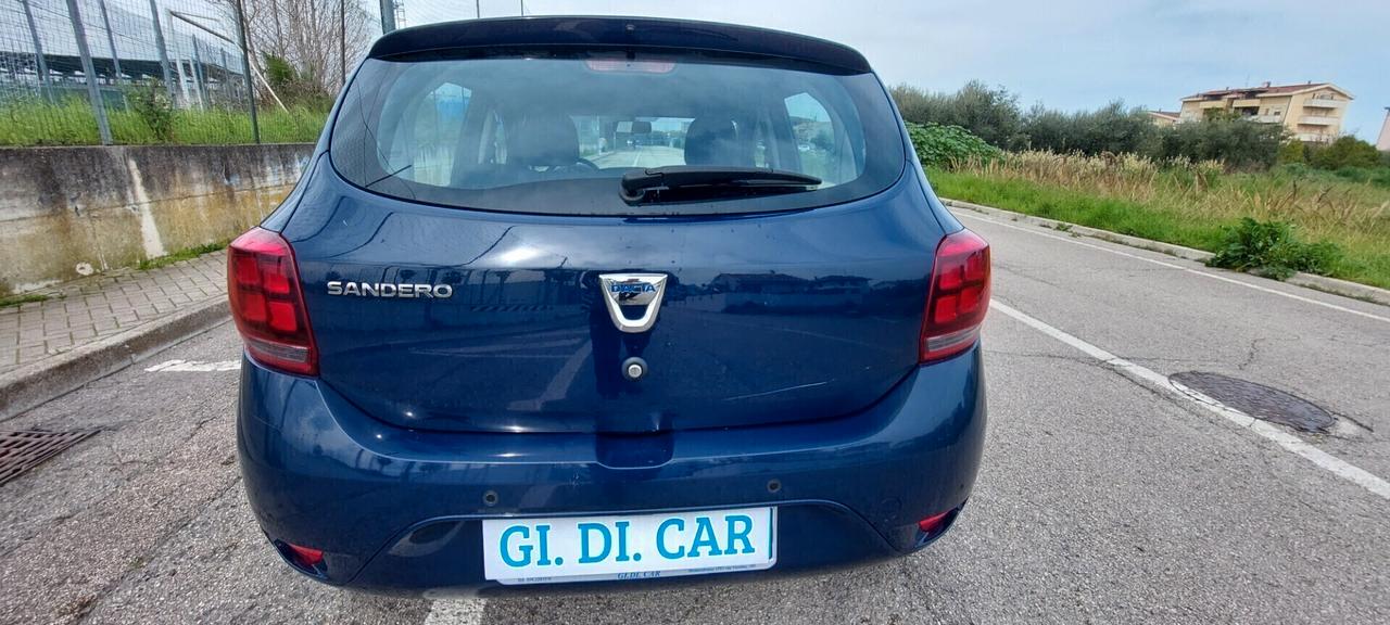 DACIA SANDERO 1,0 GPL DI SERIE CASA MADRE 100 CV TELEFONO X NEOPATENTATI IMPECCABILE