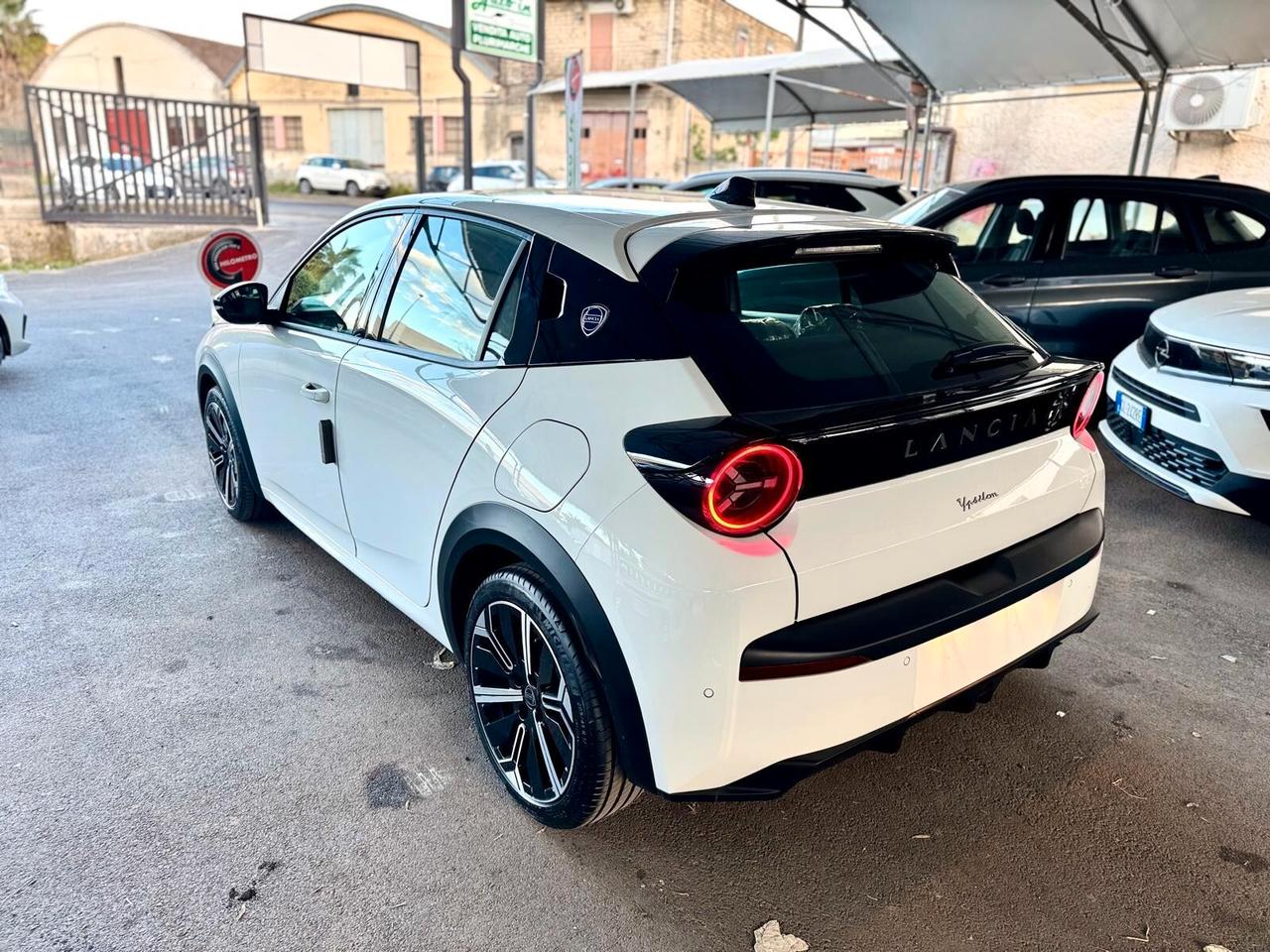 Lancia Ypsilon Hybrid e-DCT
