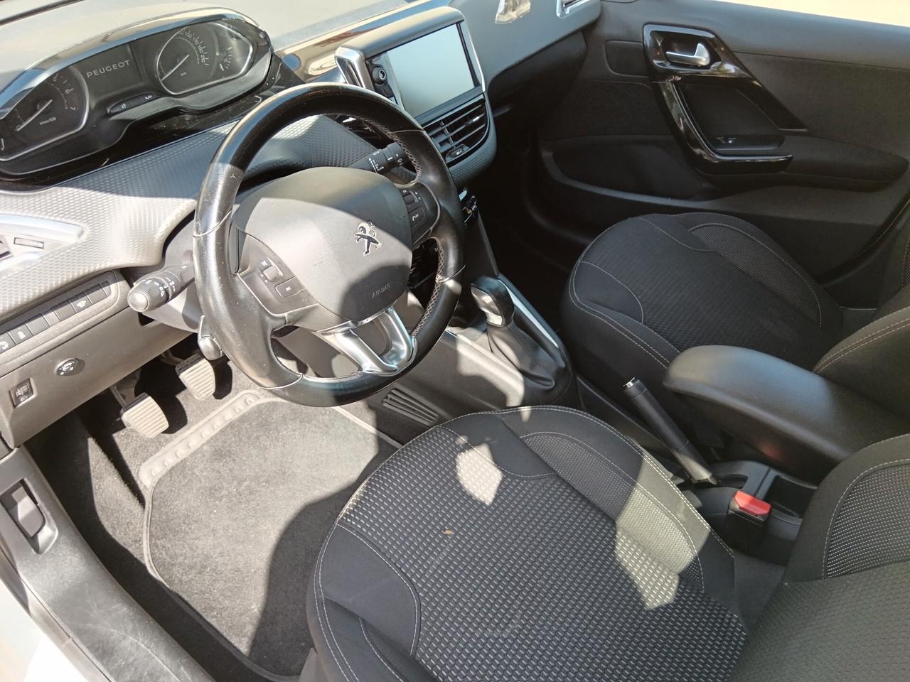 Peugeot 208 PureTech 82 5p. GPL Allure