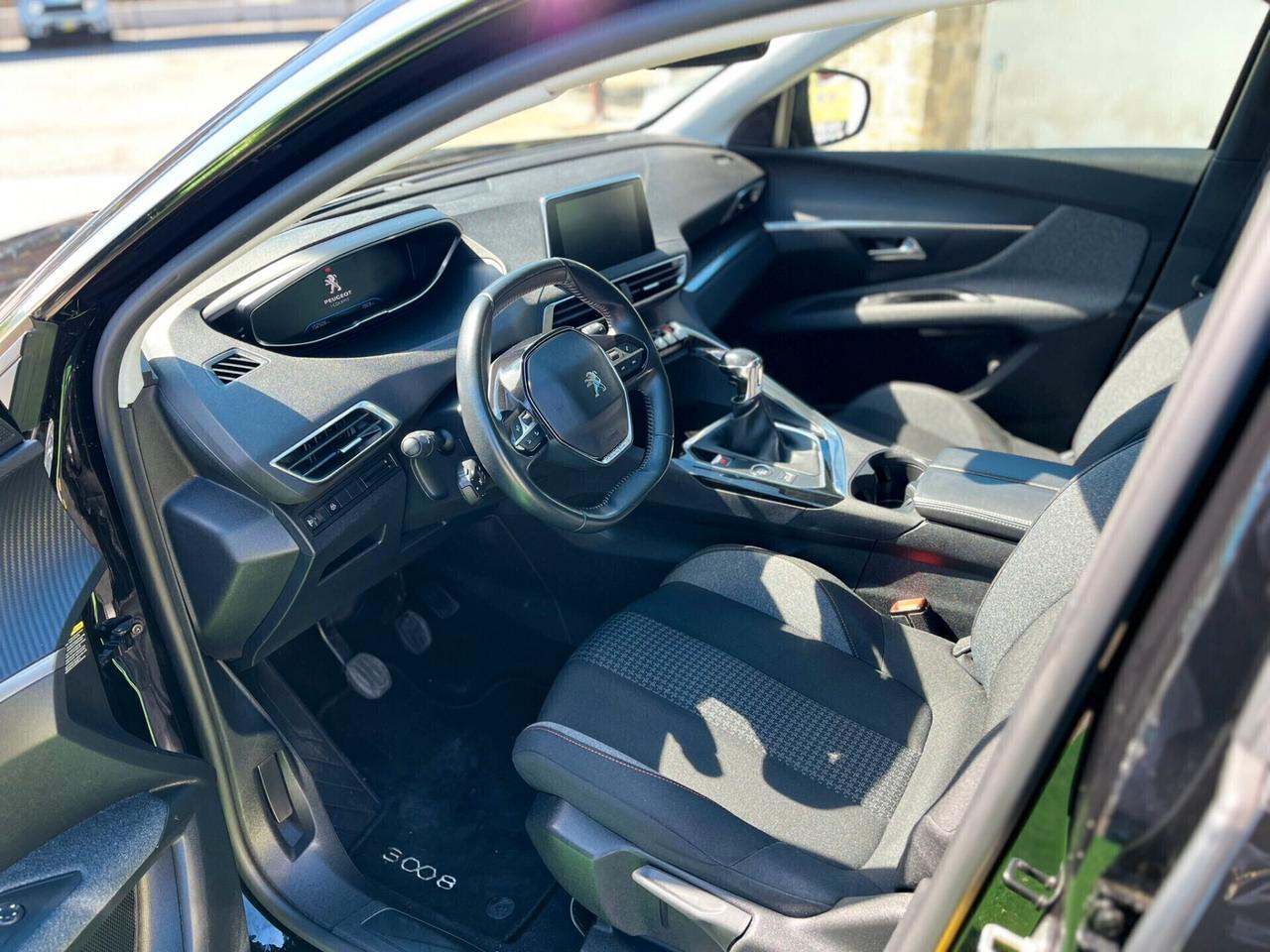 Peugeot 3008 1.5 DIESEL 131CV Allure anno 04/2022