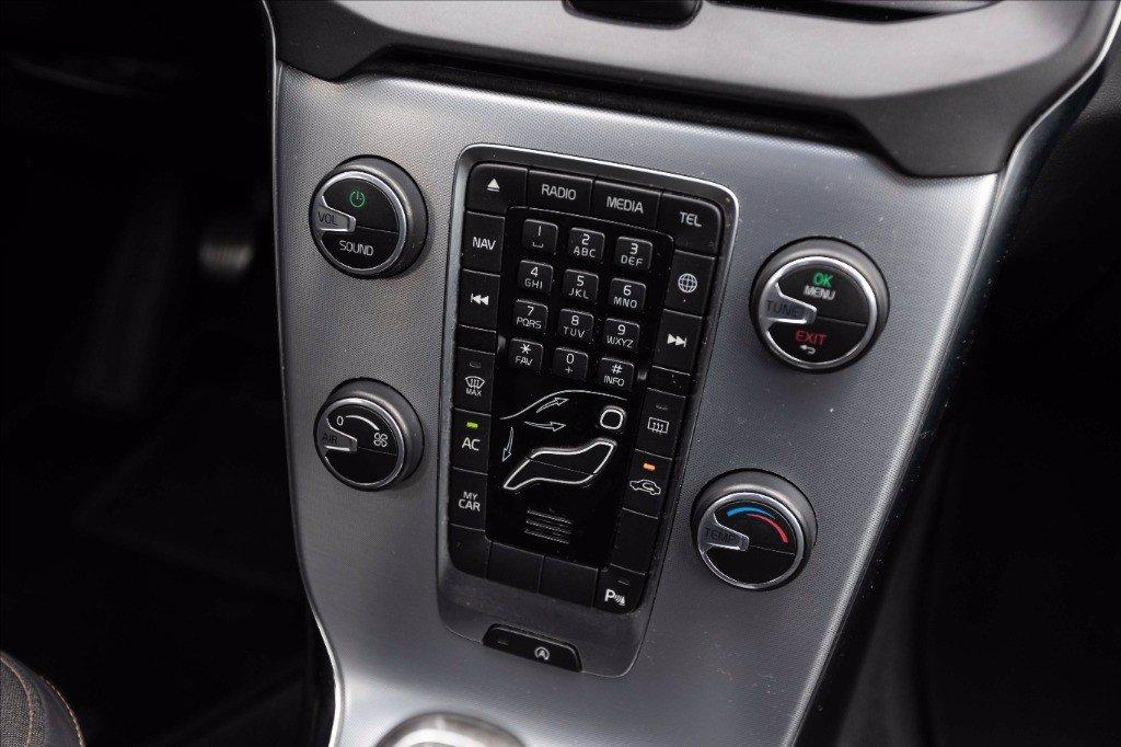 VOLVO V40 Cross Country 2.0 d2 Summum del 2017