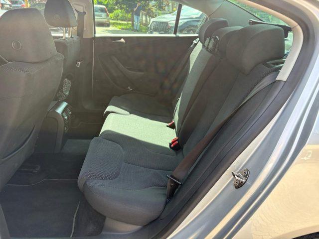 VOLKSWAGEN Passat 1.6 TDI DPF Comf. BlueM. TETTO