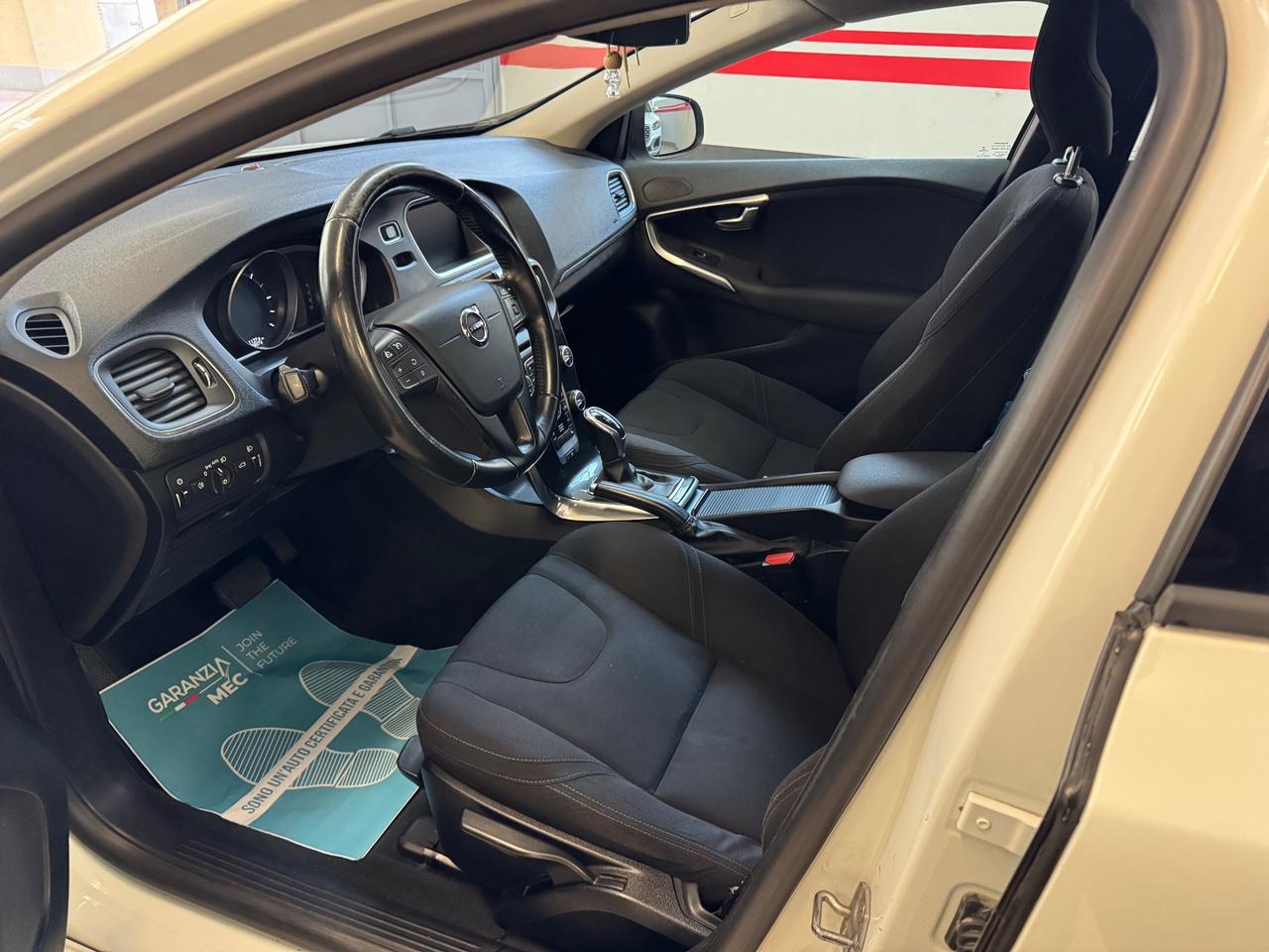 Volvo V40 D2 Geartronic Momentum