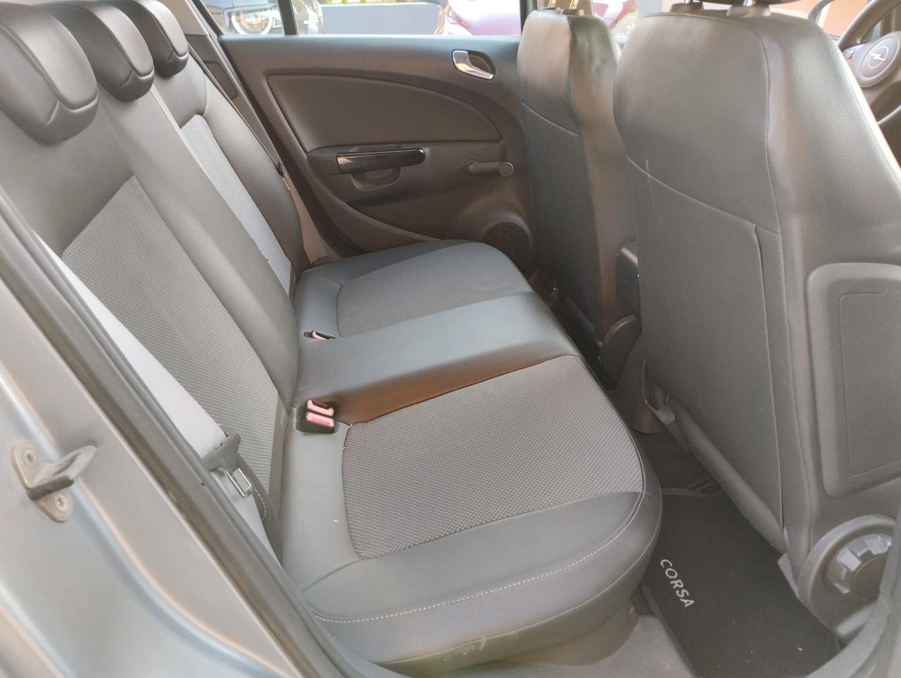 Opel Corsa 1.2 5 porte Cosmo