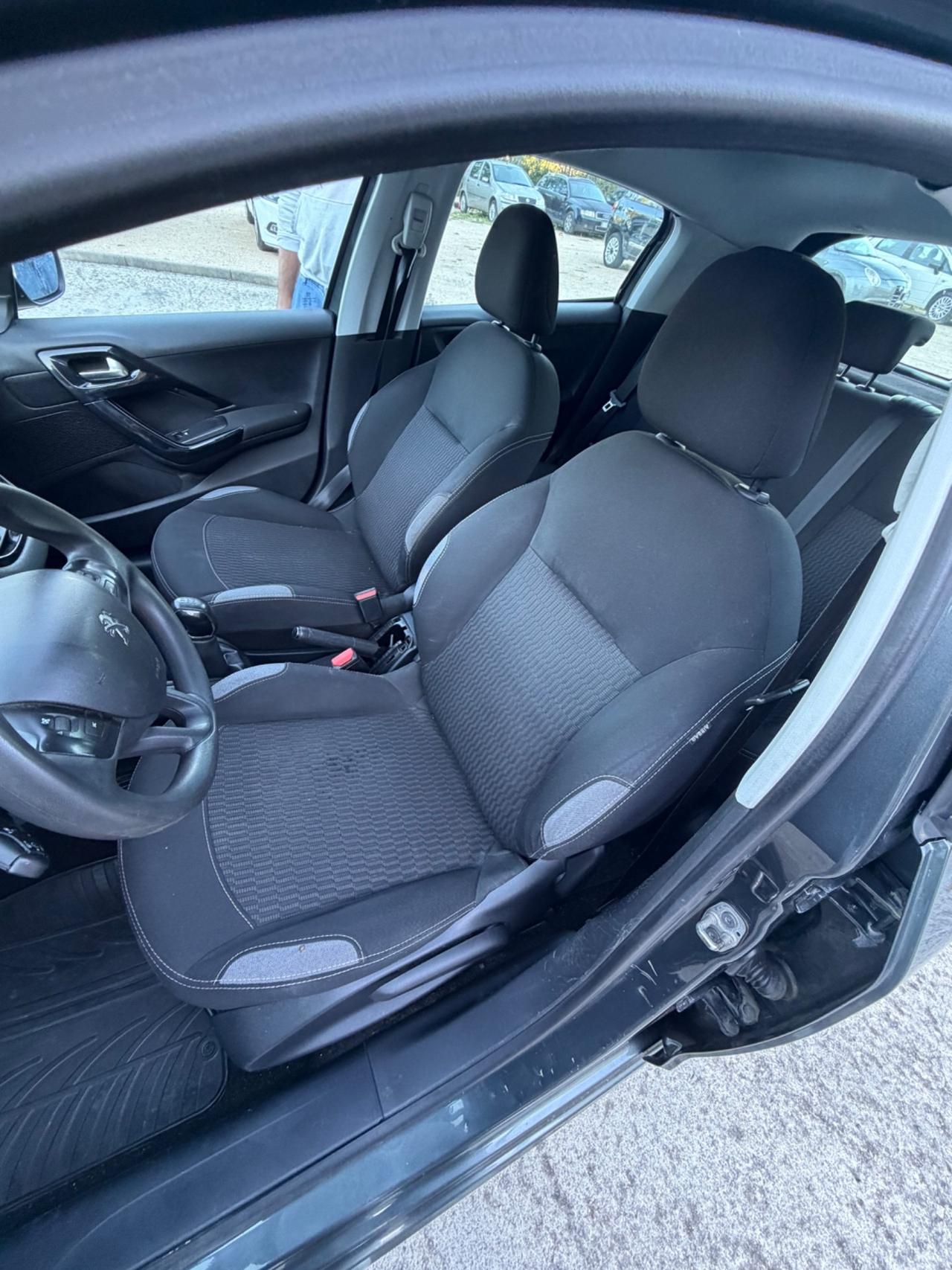 Peugeot 208 PureTech 82 5 porte Allure