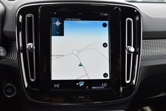 VOLVO XC40 T5 Recharge Plug-in Hybrid R-design