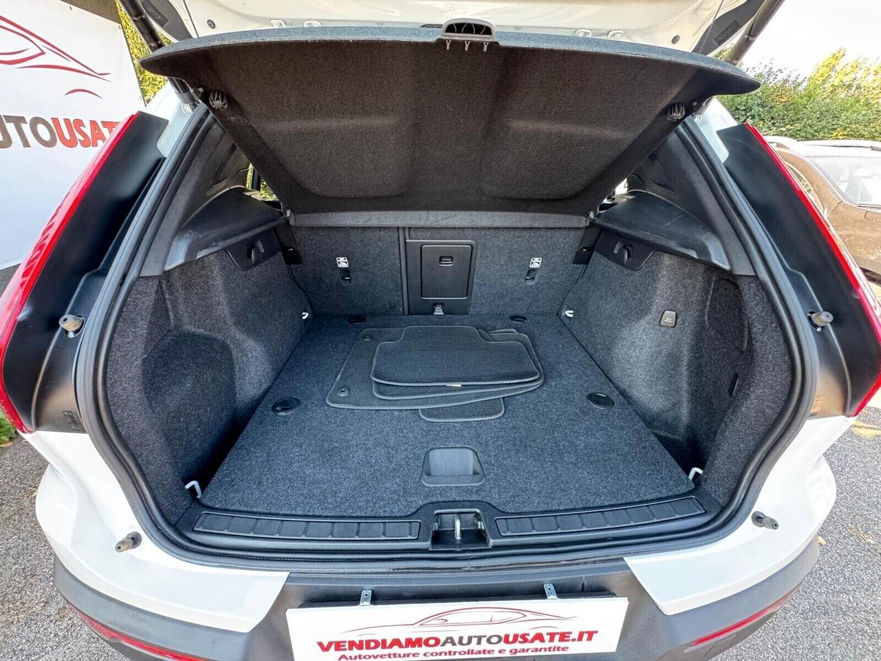 Volvo XC40 T2 Geartronic Momentum Core