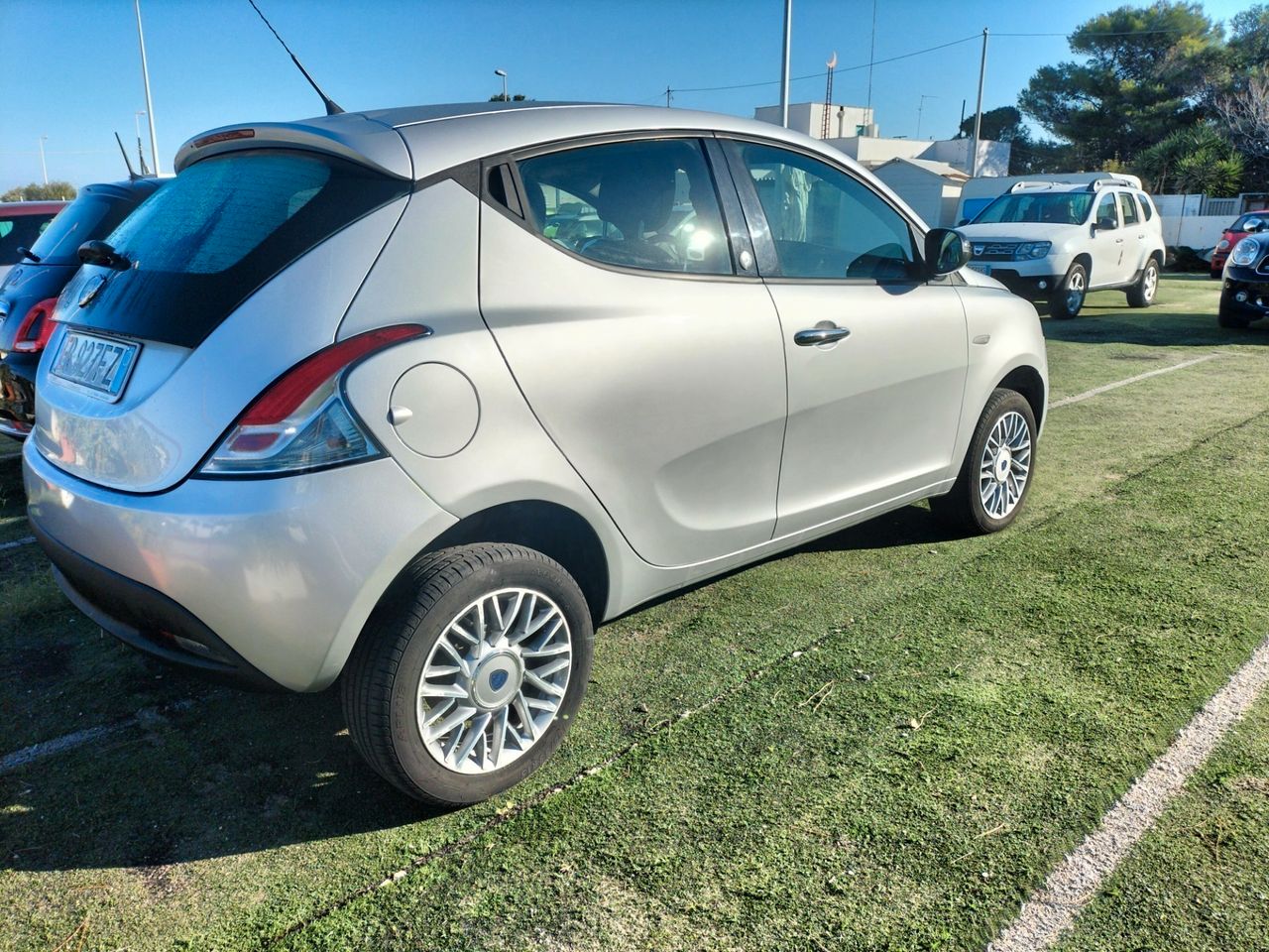 Lancia Ypsilon 0.9 TwinAir 85 CV 5 porte Metano Ecochic Elefantino