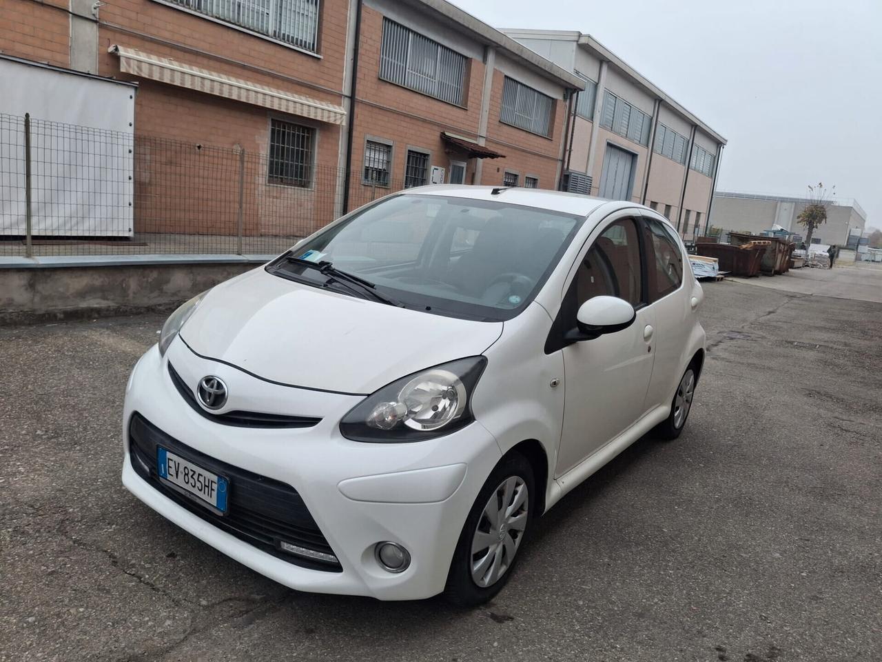 Toyota Aygo 1.0 12V VVT-i 5 porte Cool Soda Connect