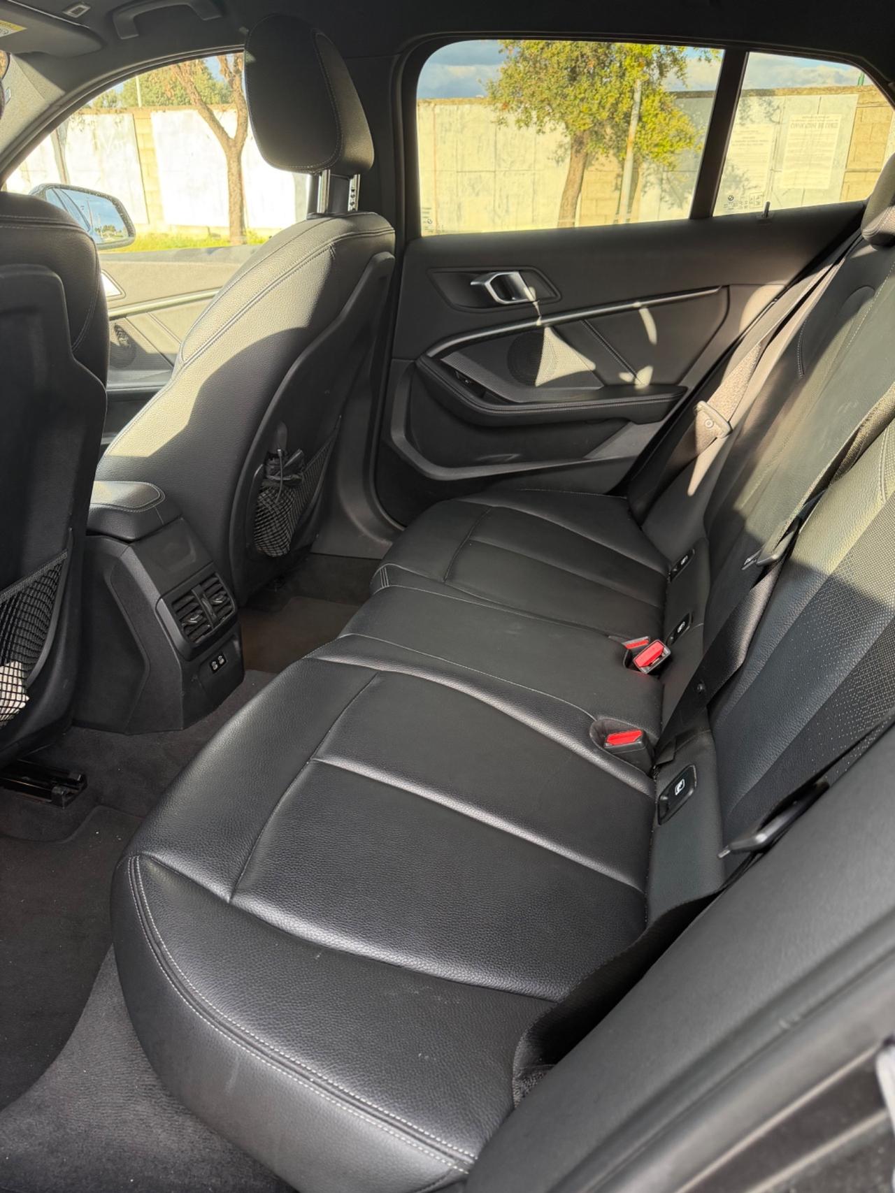Bmw 118 118d 5p. Msport