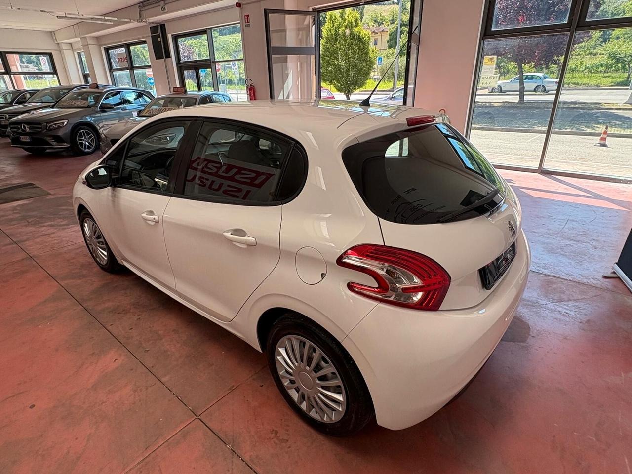 Peugeot 208 Diesel 1.4 HDi CV 68 KW 50 Per NEOPATENTATI Km 191.970 garanzia 12 mesi