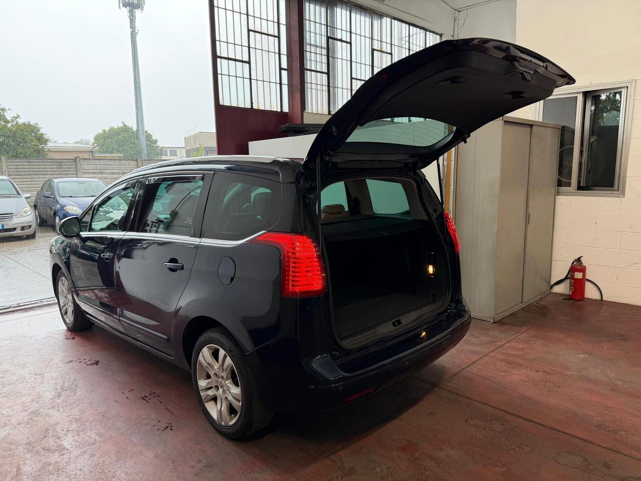 Peugeot 5008 2.0 HDi 163CV aut. Business TETTO PANORAMICO