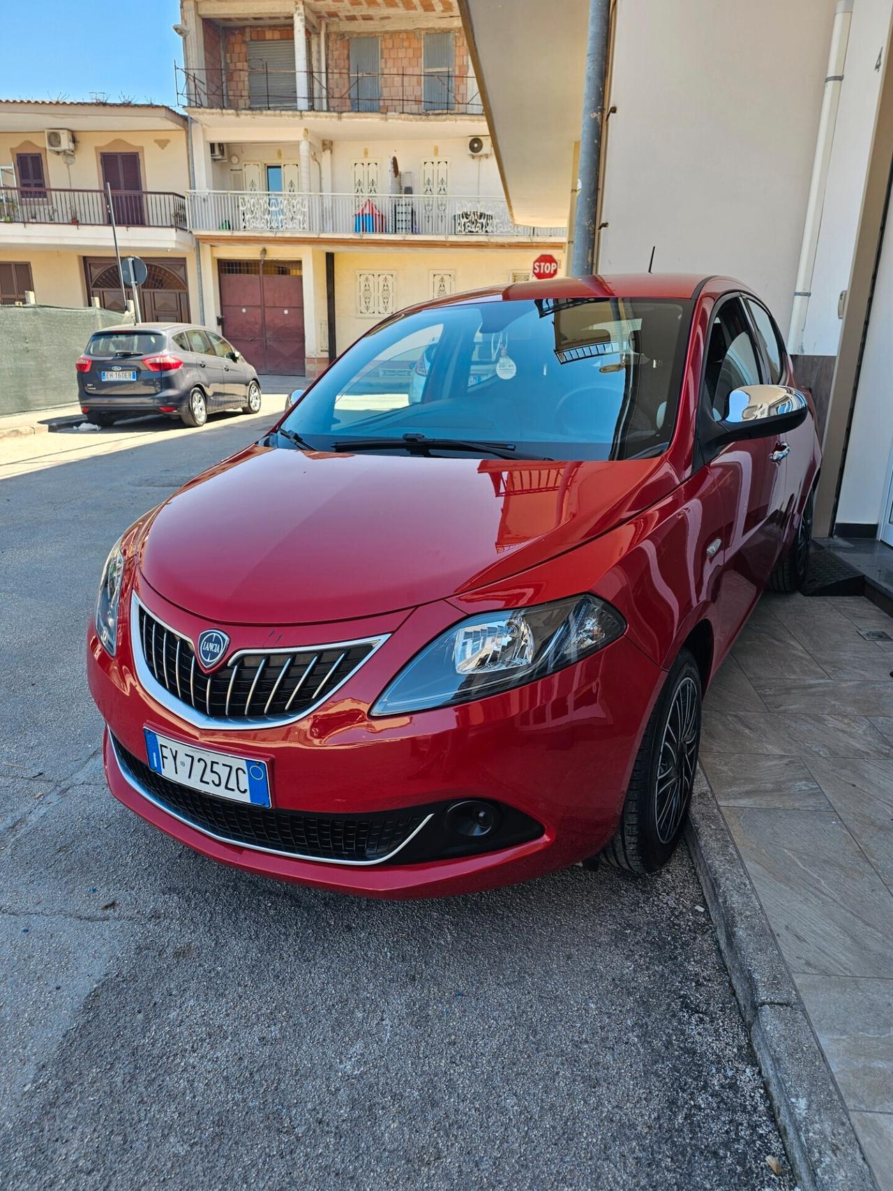 Lancia Ypsilon 1.0 FireFly S&S Hybrid/GPL Ecochic Silver
