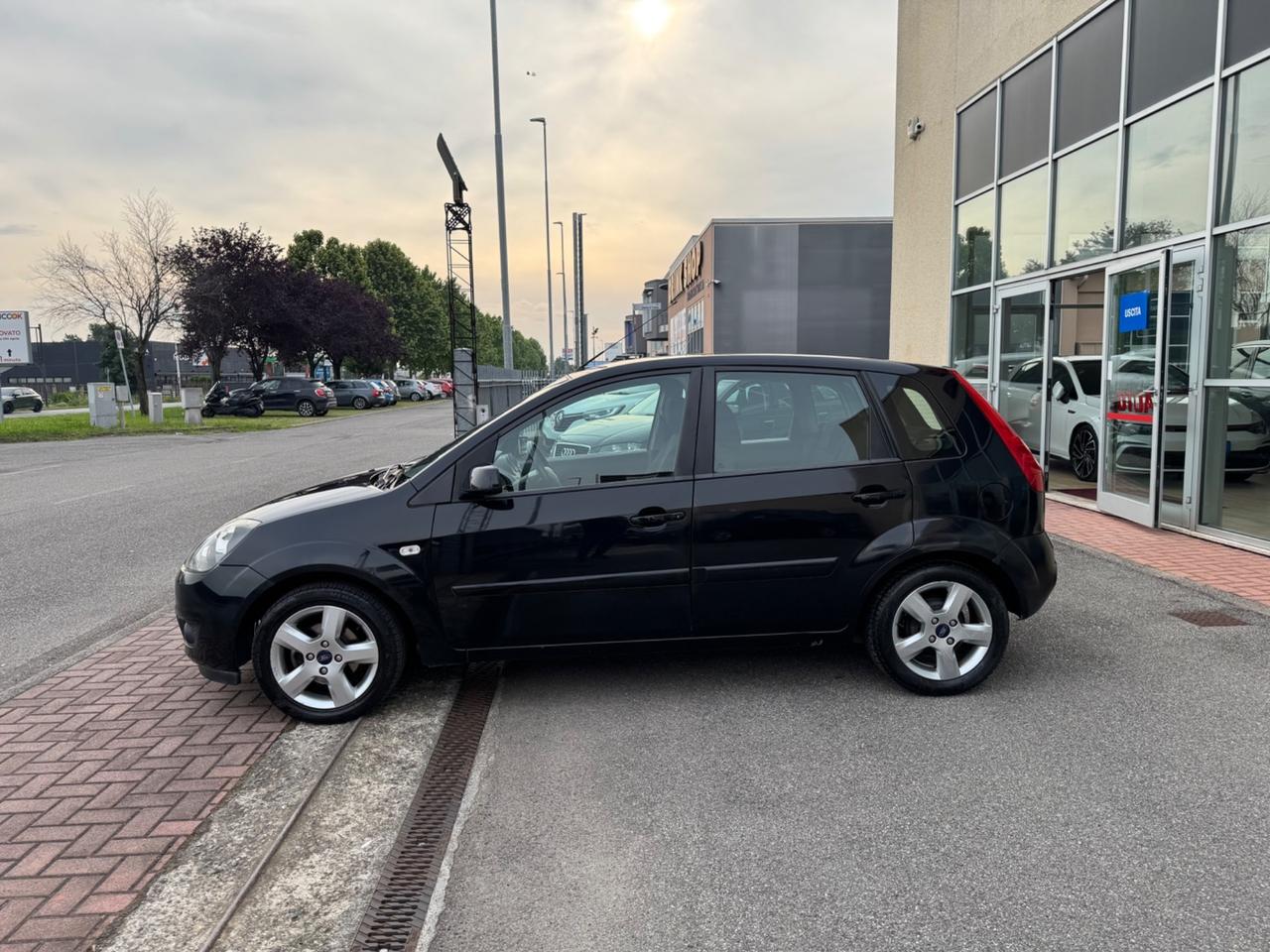 Ford Fiesta 1.2 Benzina. Ok Neopatentati