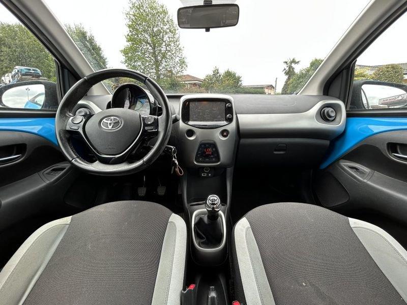 Toyota Aygo 1.0 VVT-i 69 CV 5p x-play NAVI + RETROCAMERA
