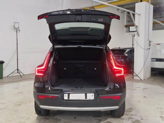 VOLVO XC40 T2 Momentum (AUTOCARRO N1)