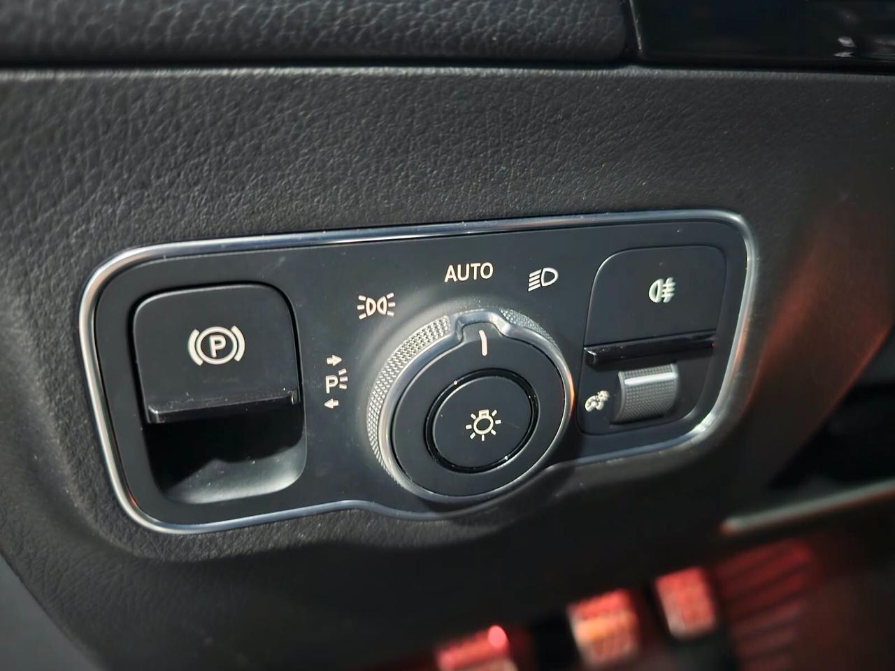 NUOVA MERCEDES-BENZ CLASSE B 180d 116CV PREMIUM AMG