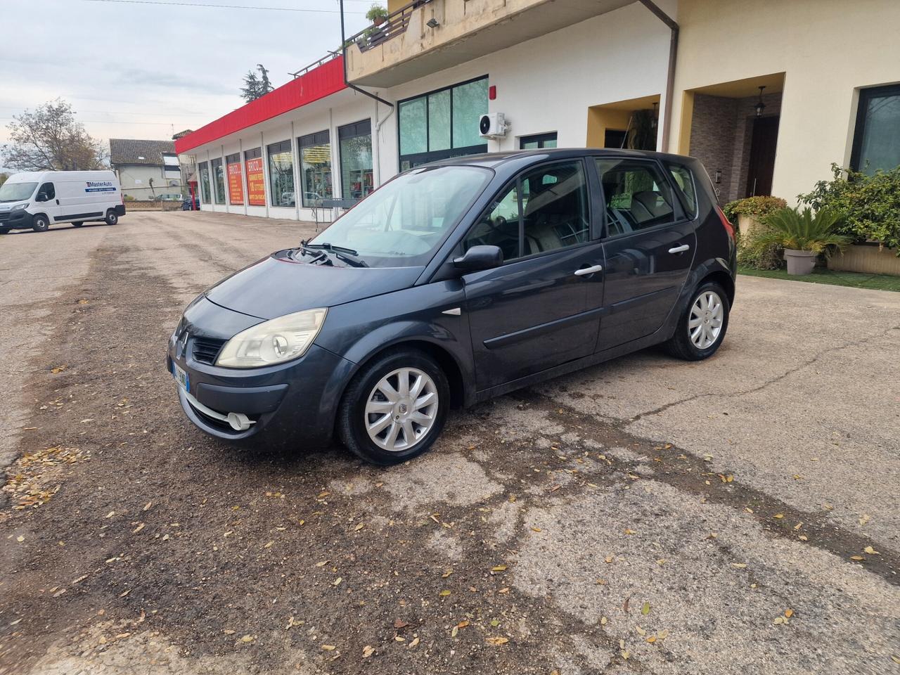 Renault Scenic Grand Scénic 1.9 dCi/130CV PlayStation Portable