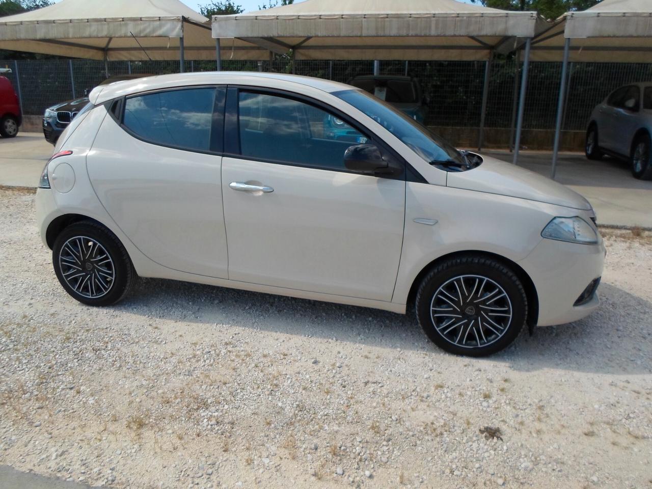 Lancia Ypsilon 1.2 69 CV 5 porte Platinum (GPL)