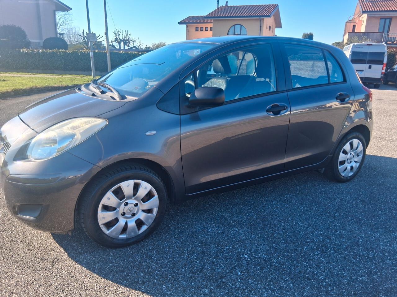 Toyota Yaris 1.0 5 porte Sol