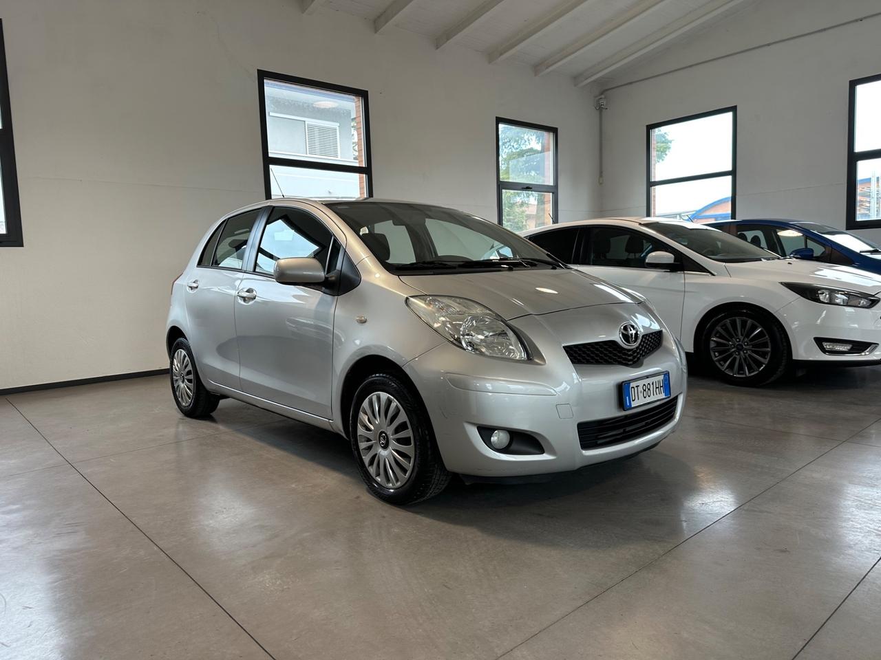 Toyota Yaris 1.0 5 porte Luxury pack