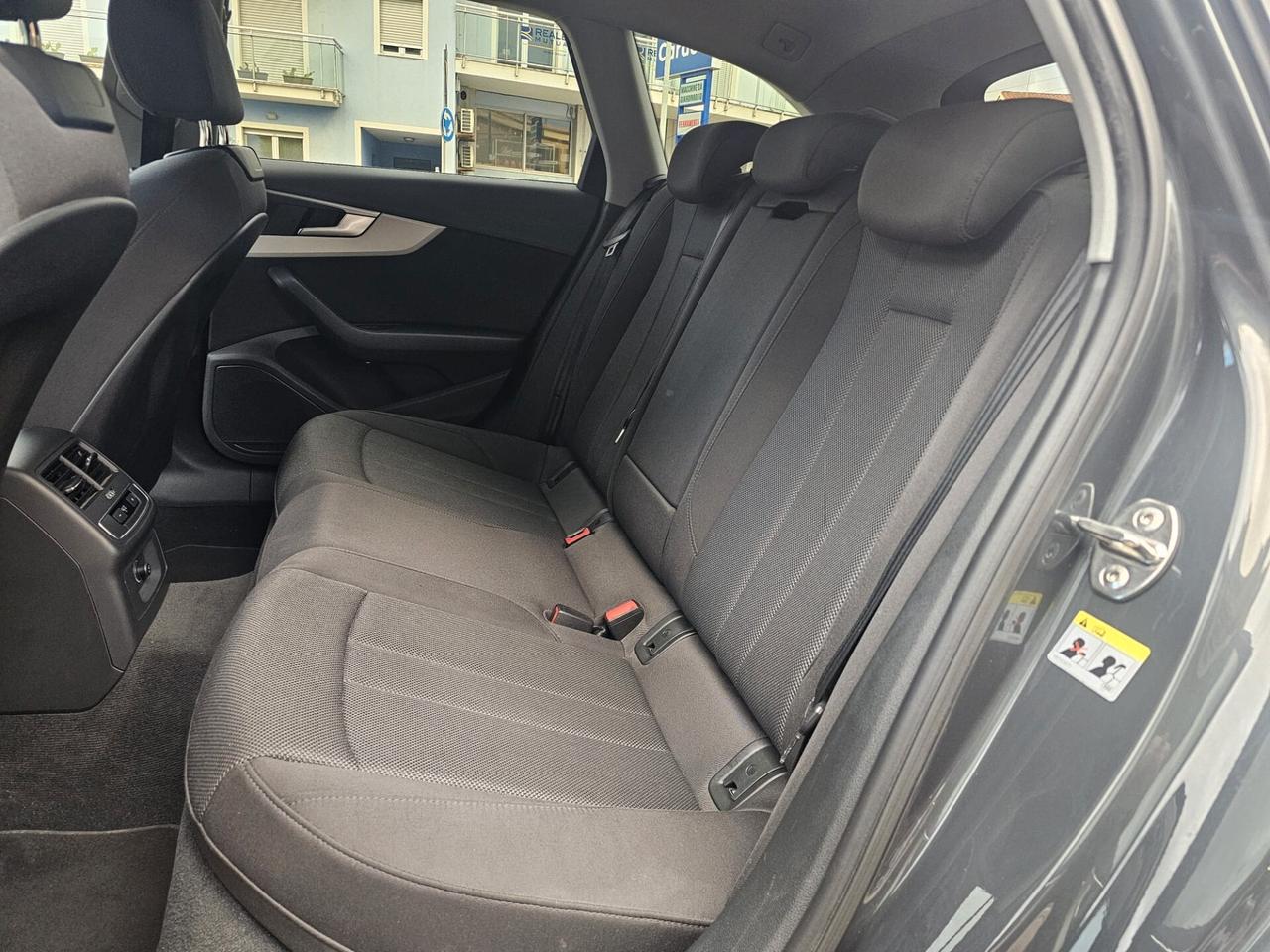 Audi A4 35 TDI/163 CV S tronic Business Advanced