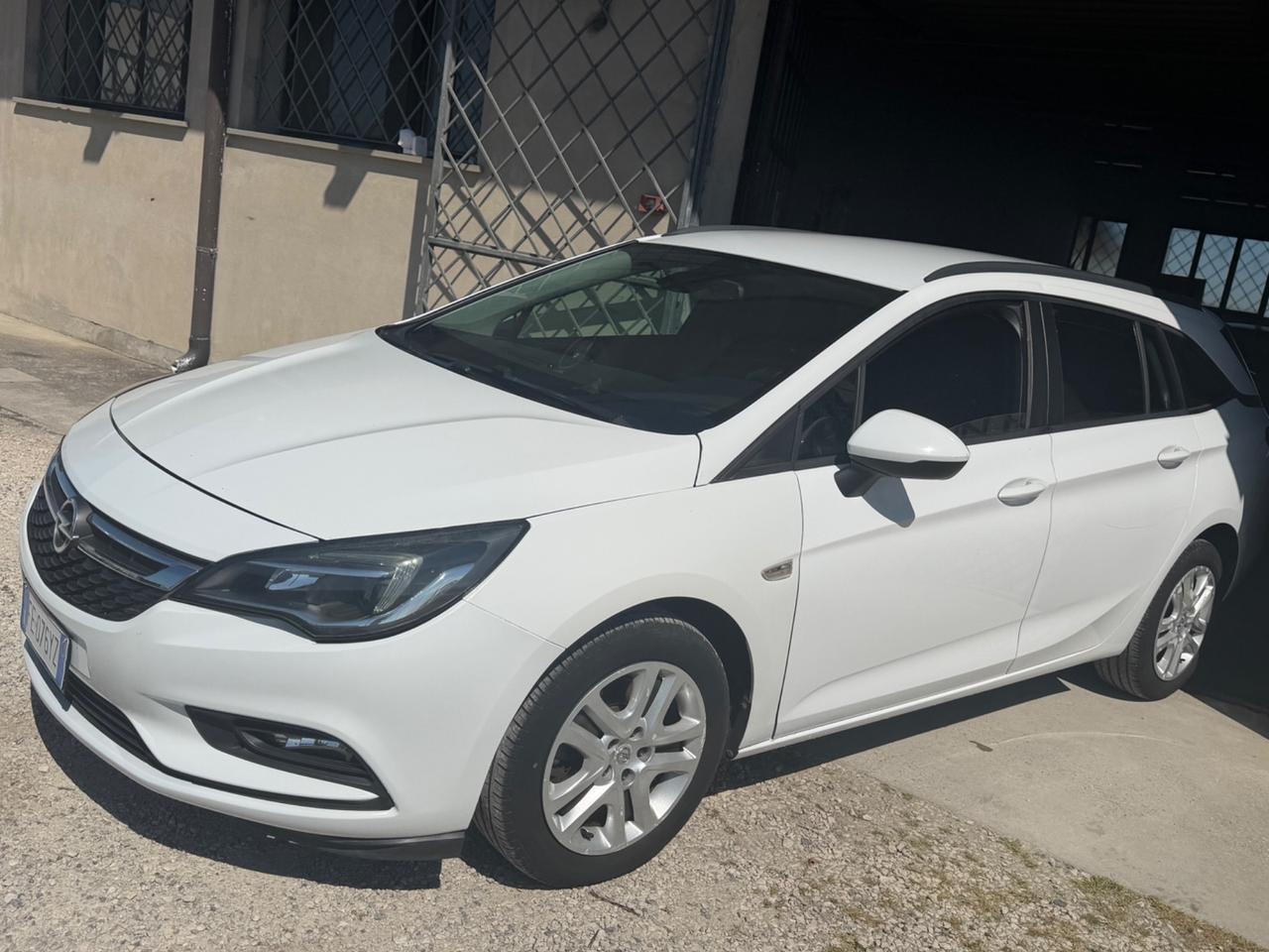 Opel Astra 1.6 CDTi Sports Tourer Cosmo
