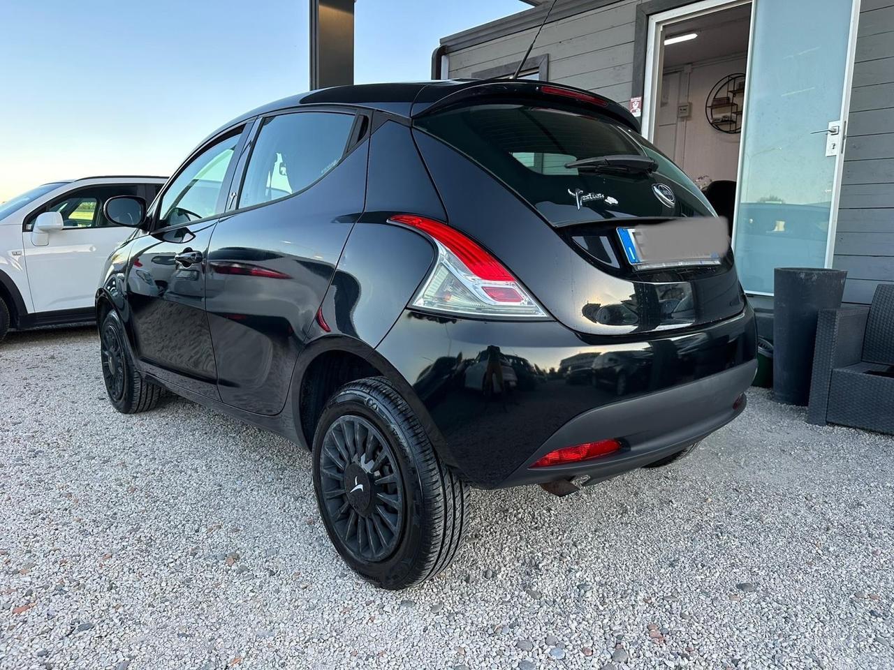 Lancia Ypsilon 0.9 TwinAir 85 CV 5 porte Metano Ecochic Elefantino