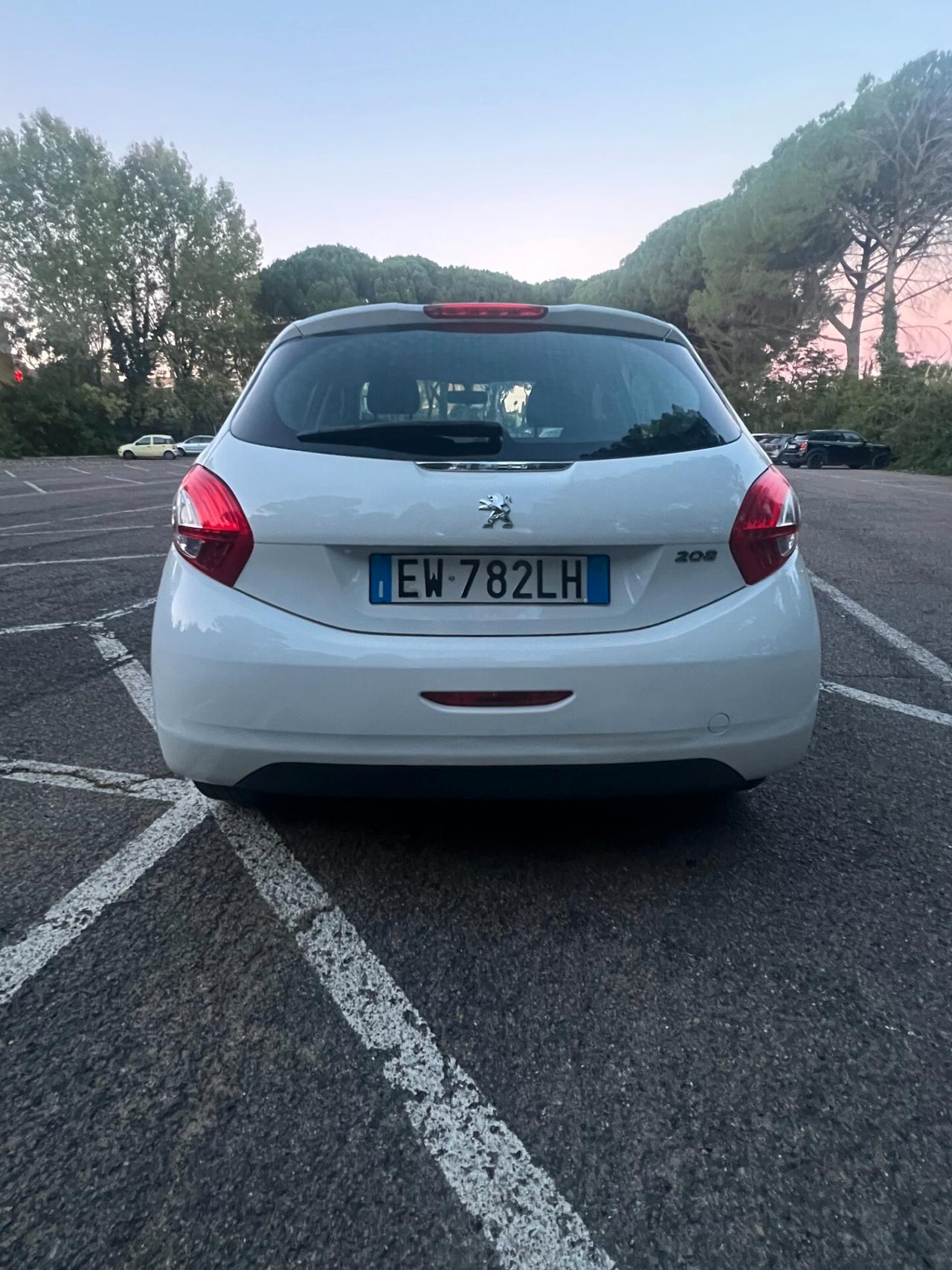 ADATTA PER NEOPATENTATI Peugeot 208 1.4 HDi 68 CV 5 porte Allure