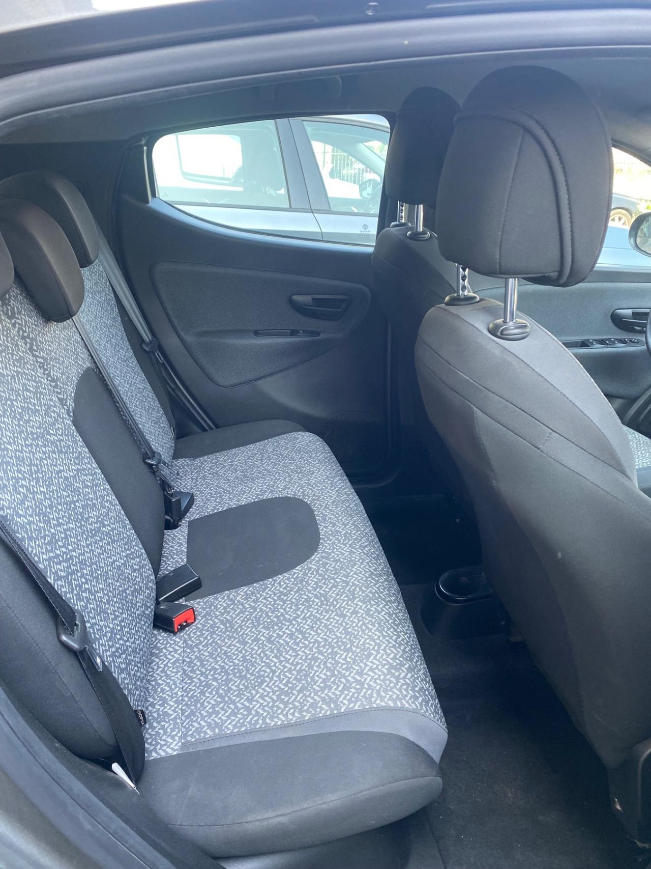 Lancia Ypsilon 1.0 FireFly 5 porte S&S Hybrid Silver Plus