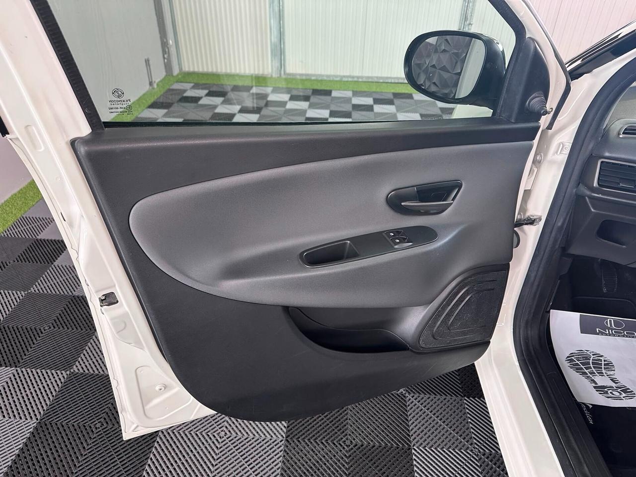 Lancia Ypsilon 1.2 69 CV 5 porte Platinum