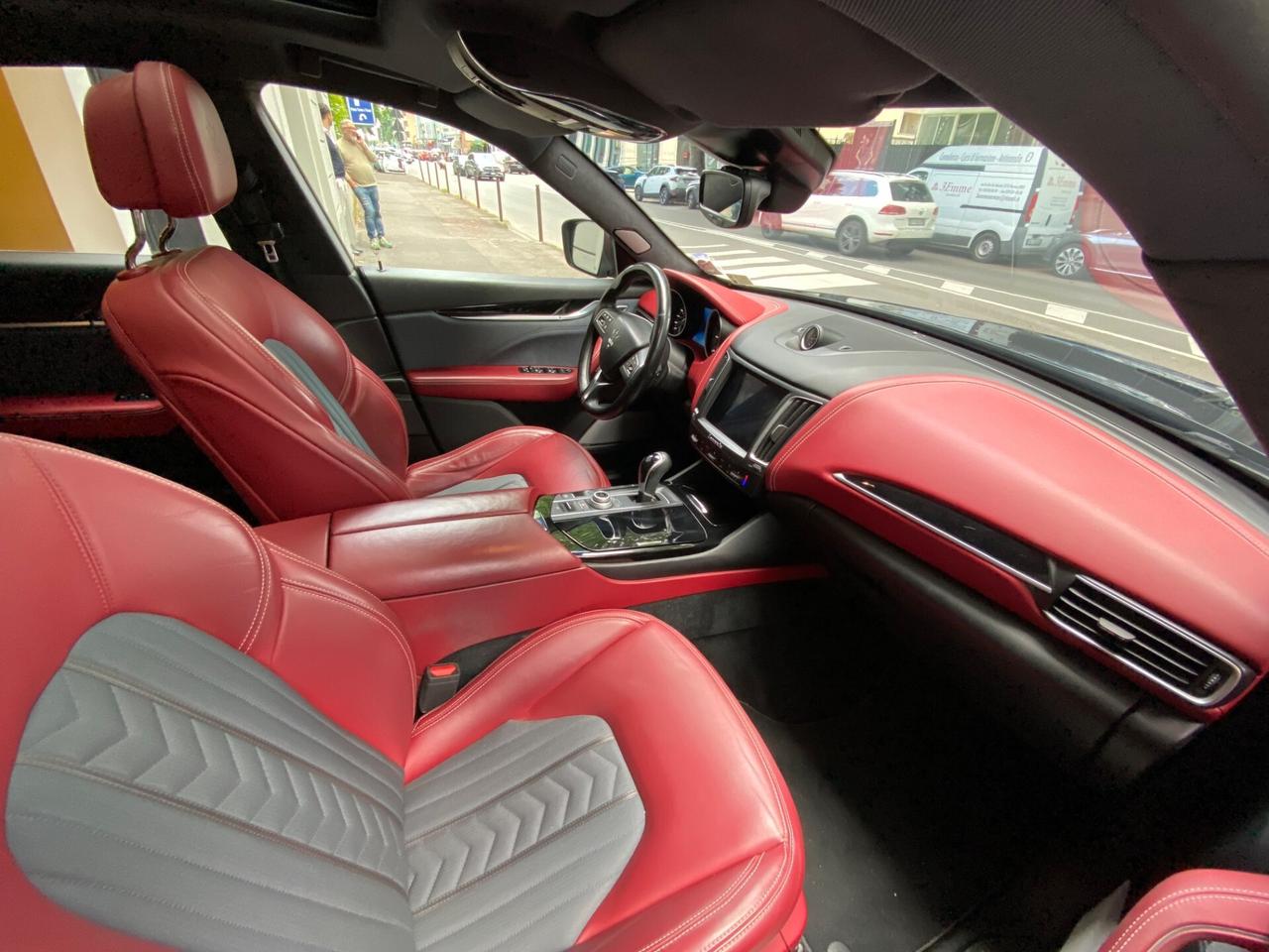 Maserati Levante 3.0 V6 275cv AWD Granlusso AUTO - 99.000KM!!!