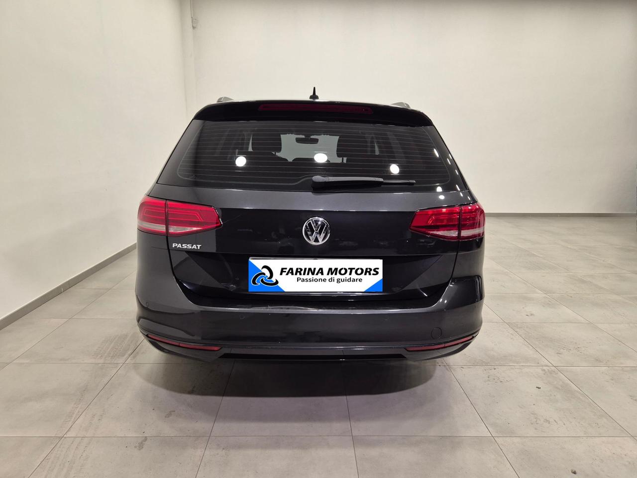 Volkswagen Passat Variant 1.6 TDI Trendline 120cv - Sens. Park. - Bluetooth