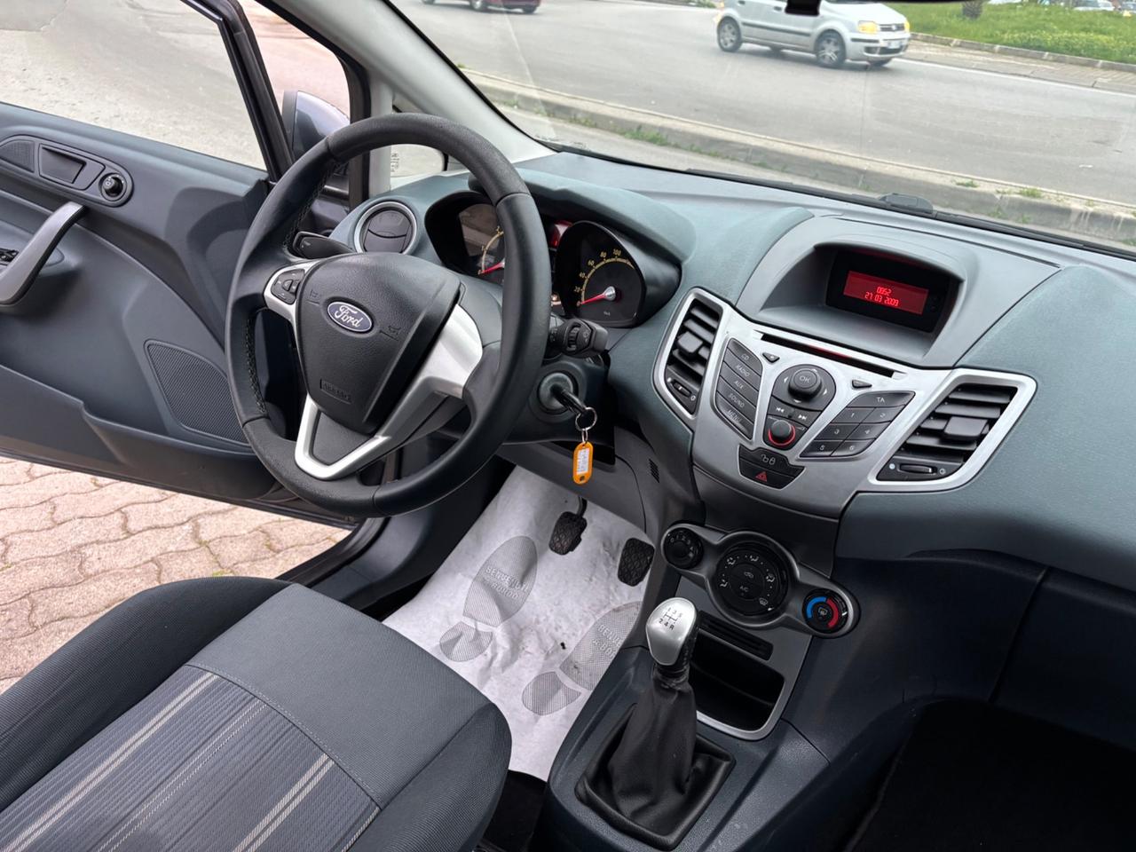 Ford Fiesta 1.4 TDCi 68CV 5 porte Titanium