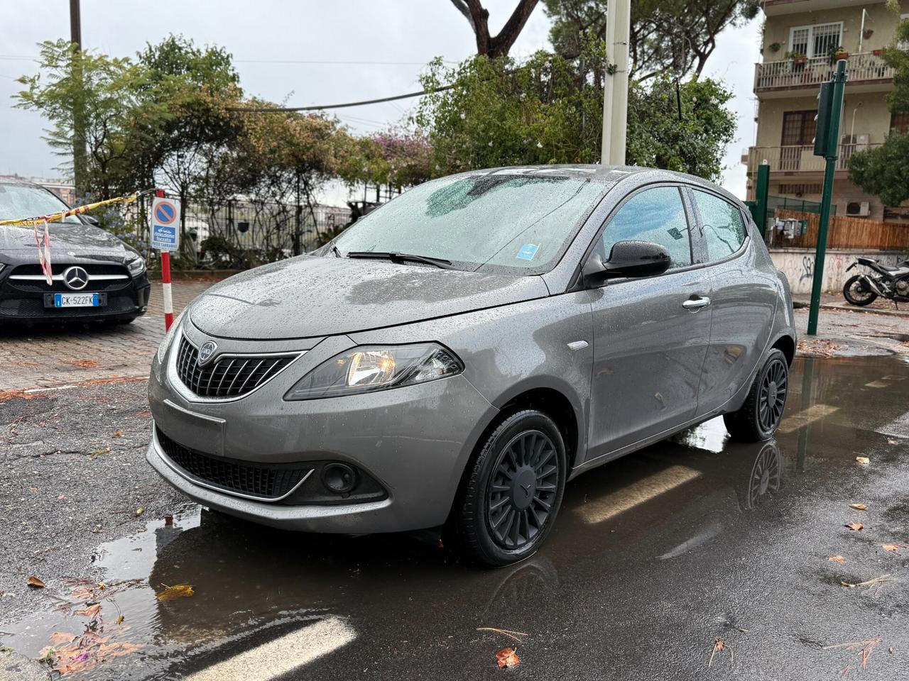 Lancia Ypsilon 1.0 FireFly 5 porte S&S Hybrid Ecochic Gold