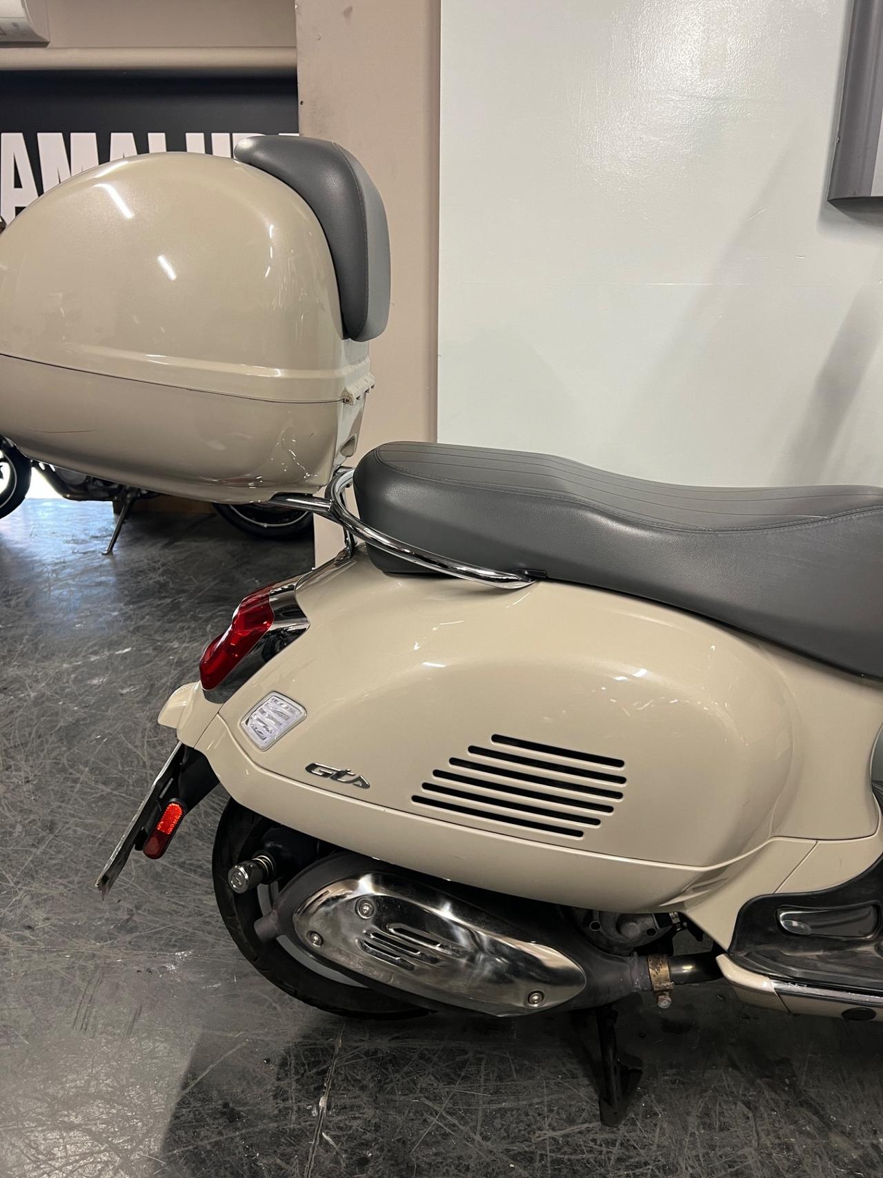 Vespa GTS 300