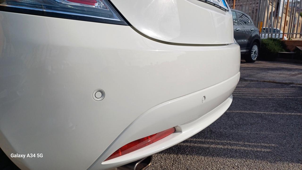Lancia Ypsilon 1.0 FireFly 5 porte S&S Hybrid Ecochic Gold