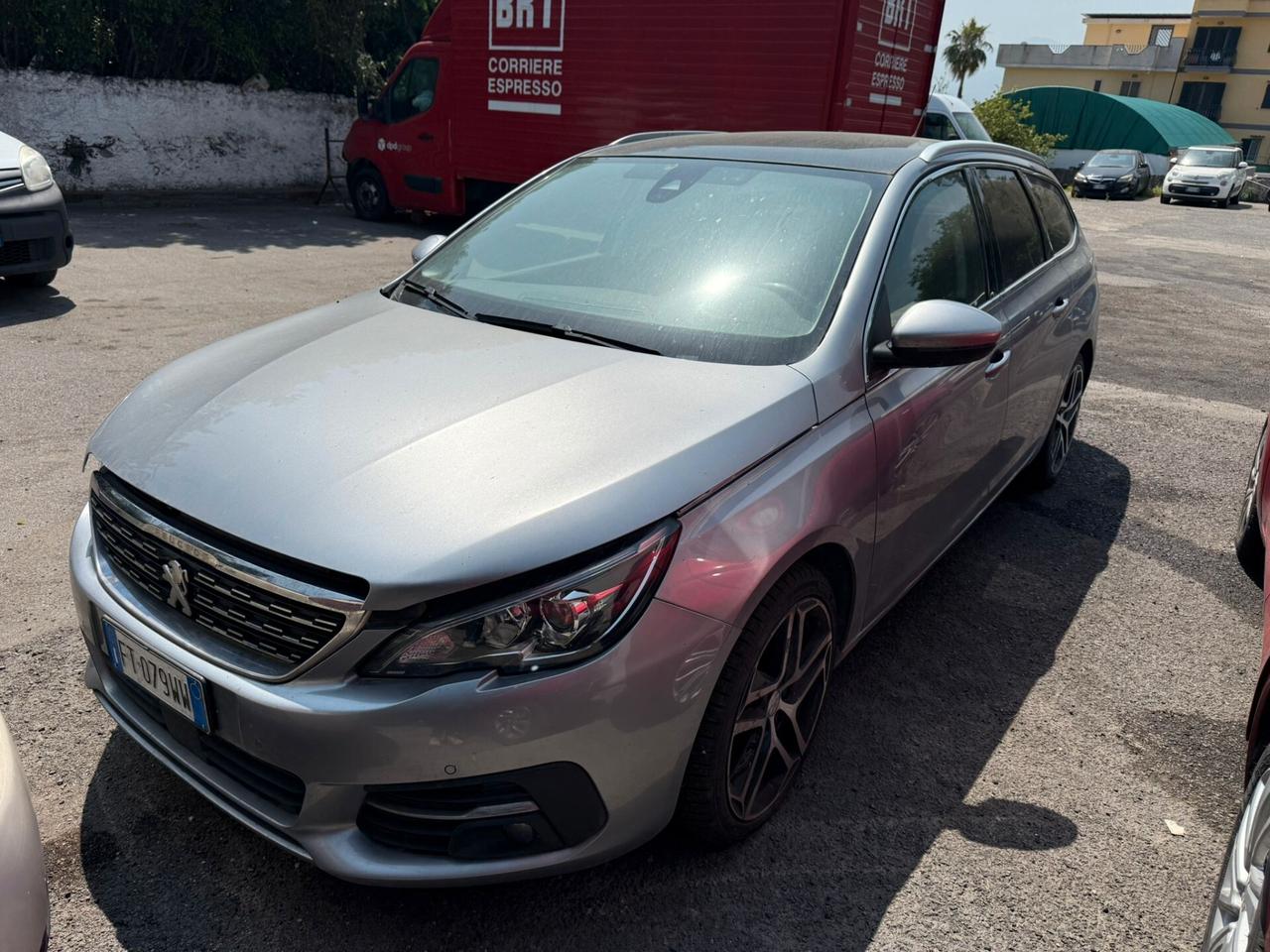 Peugeot 308 S.W. 1.5 Hdi Testata rotta