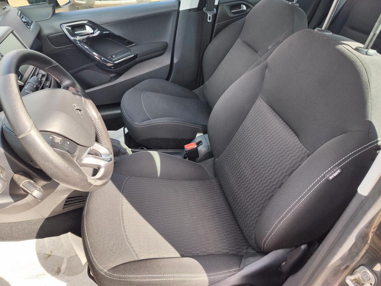 Peugeot 208 PureTech 82 5p. GPL Allure