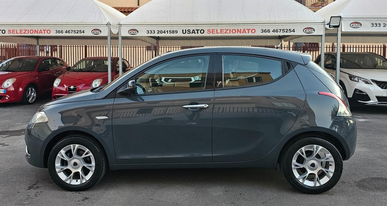 Lancia Ypsilon 0.9 TwinAir 85 CV 5 porte S&S DFN Gold