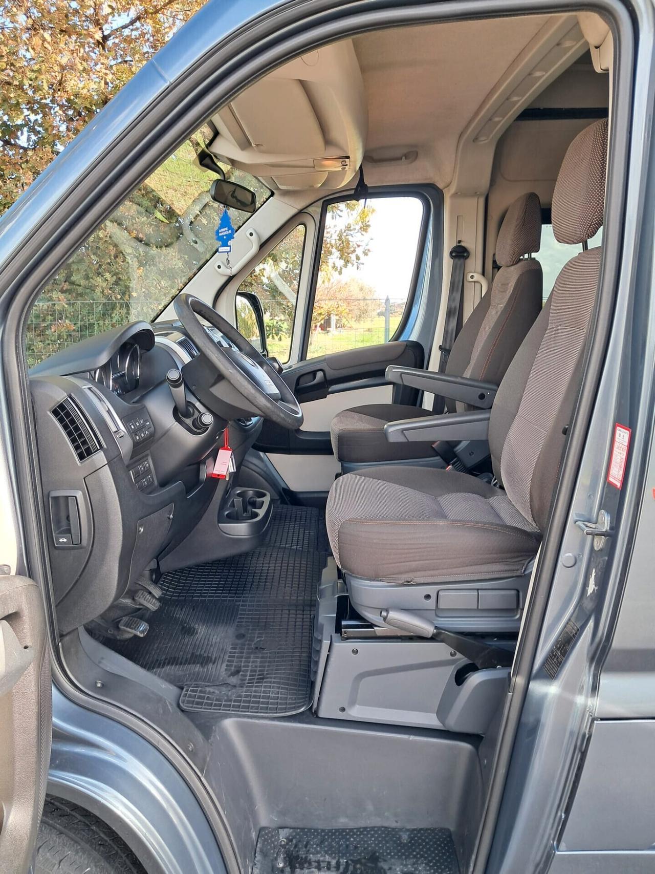 Fiat Ducato Maxi 9 POSTI TRASPORTO DISABILI 5 CARROZZINE PEDANA ELETTROIDRAULICA