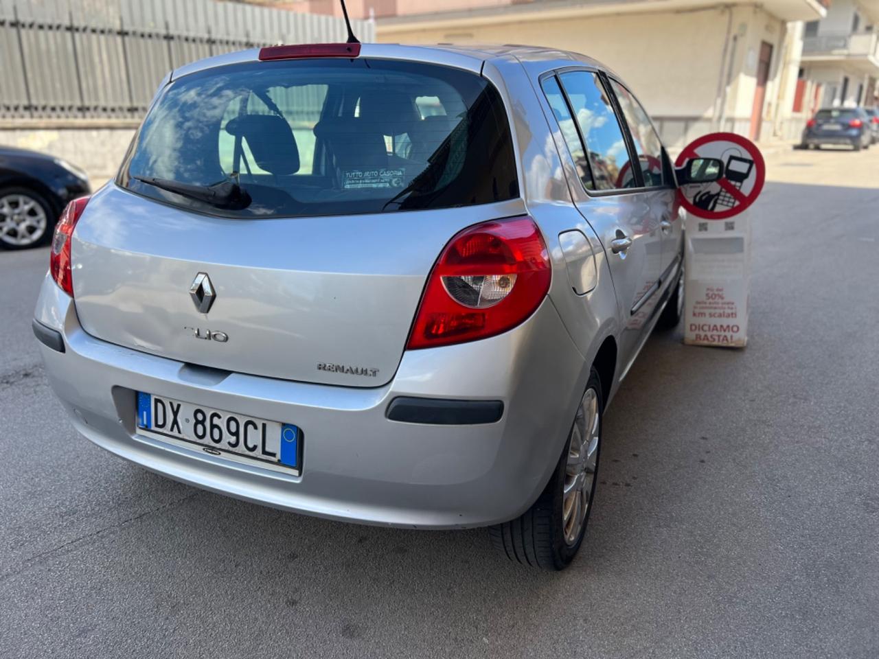 Renaul Clio 1.4 benzina anno 2010